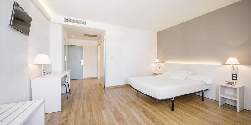 Habitación accesible Hotel ILUNION Valencia 3