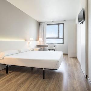 Habitación doble estándar Hotel ILUNION Valencia 3