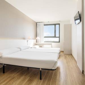 Habitación triple (2 adultos + 1 niño) Hotel ILUNION Valencia 3