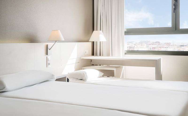 Habitación triple Hotel ILUNION Valencia 3