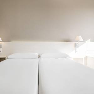 Habitacion individual corporate Hotel ILUNION Valencia 3