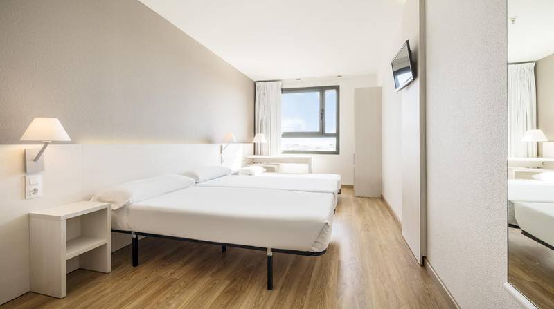 Habitación triple Hotel ILUNION Valencia 3
